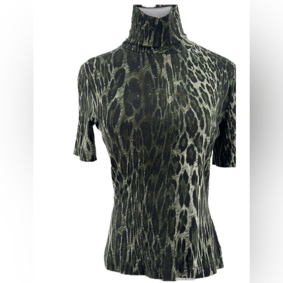 St .John Sport short sleeve with mock neck and black embellished studs. - Picture 2 of 8